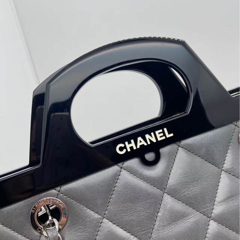Chanel灰色油蠟皮銀扣衣架大號 2ways 整體好成色-7