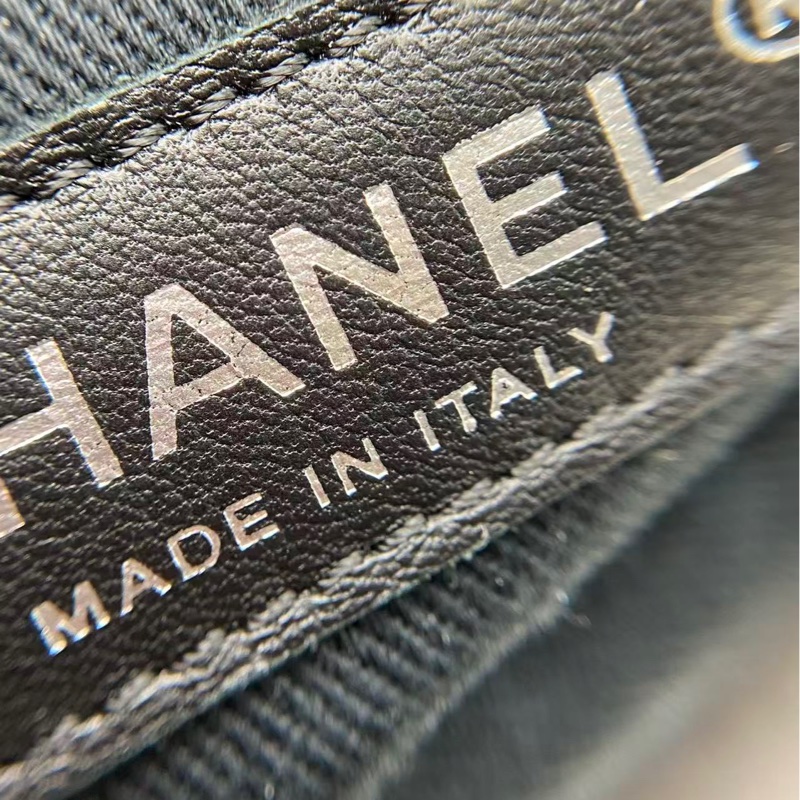Chanel灰色油蠟皮銀扣衣架大號 2ways 整體好成色-16