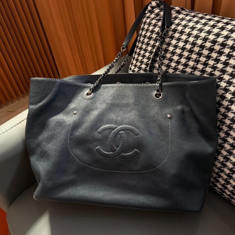 Chanel香奈兒 深藍色 雙C浮雕康鵬 單肩托特包 牛皮 暗銀色五金 尺寸 29*37*15 