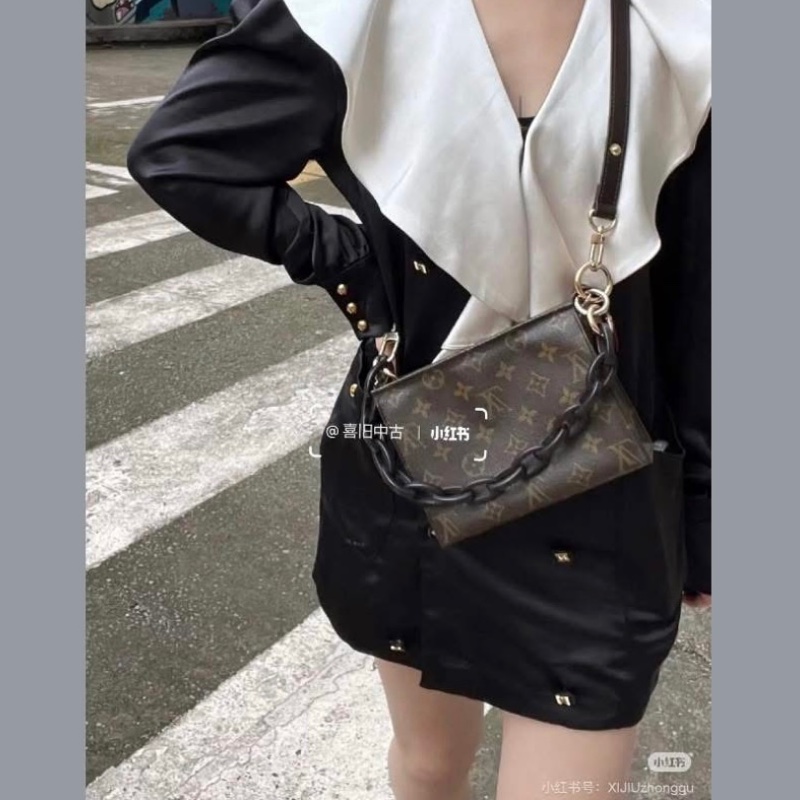 𝕃𝕍 M47544鏈條包梳洗包19🏅 #手提肩背斜背都可以-2