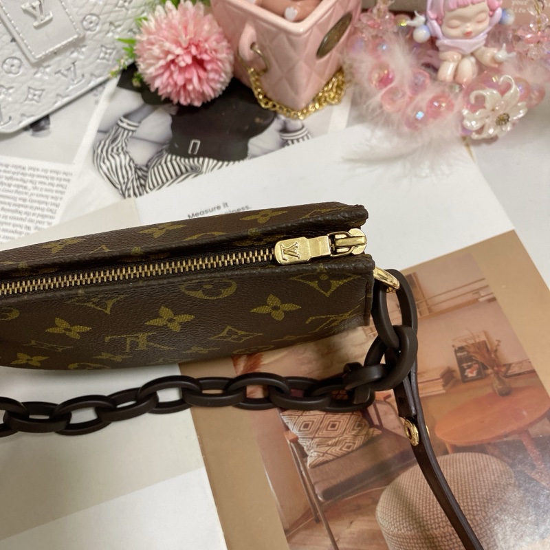 𝕃𝕍 M47544鏈條包梳洗包19🏅 #手提肩背斜背都可以-17
