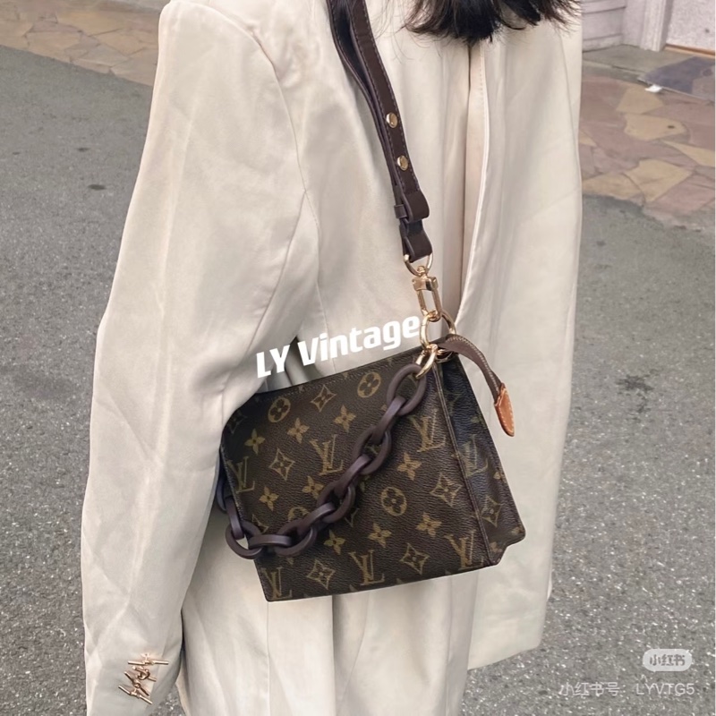 𝕃𝕍 M47544鏈條包梳洗包19🏅 #手提肩背斜背都可以-32
