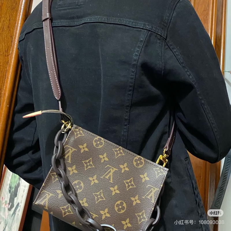 𝕃𝕍 M47544鏈條包梳洗包19🏅 #手提肩背斜背都可以-33