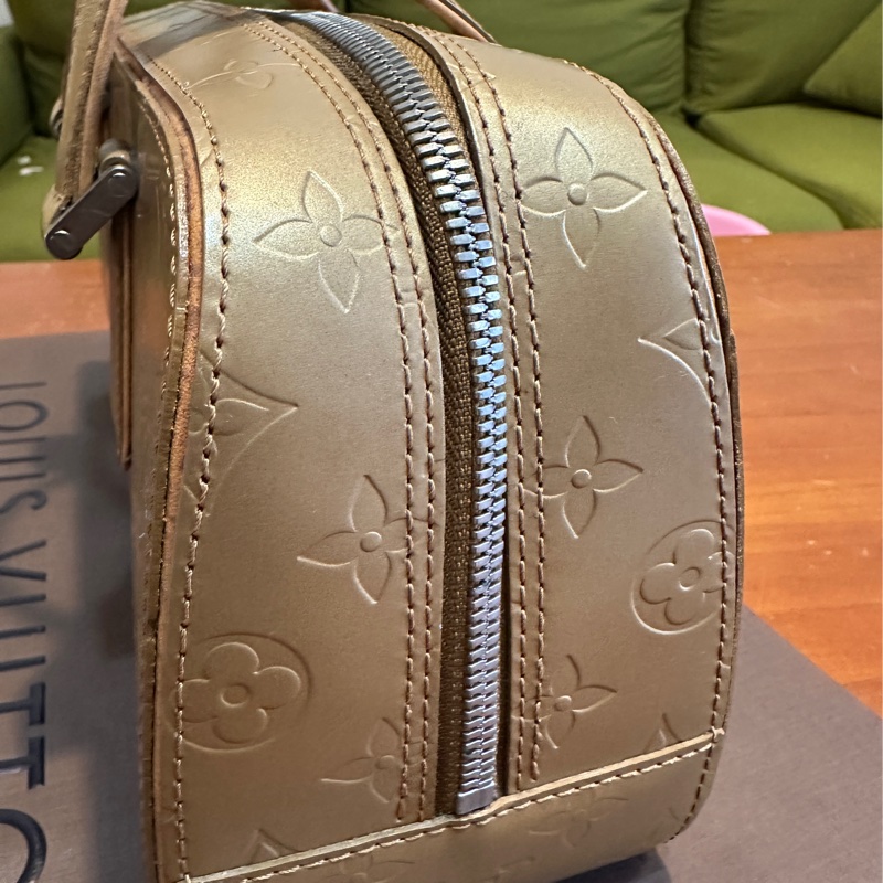 Louis Vuitton Shelton-2