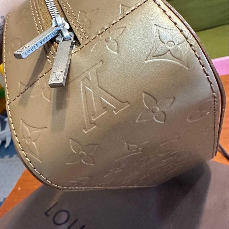 Louis Vuitton Shelton-7