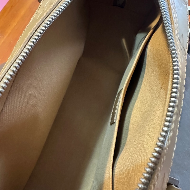 Louis Vuitton Shelton-9