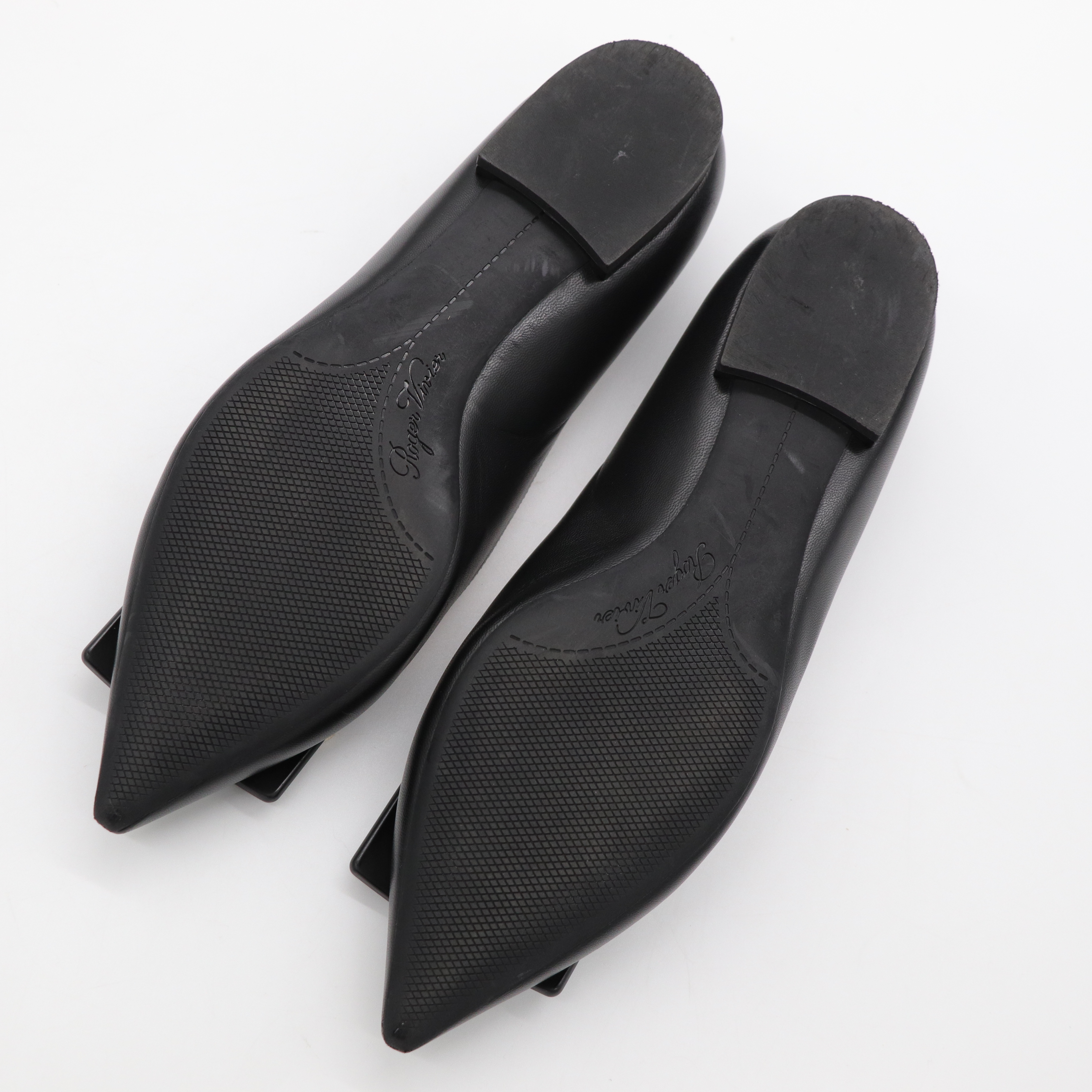 Roger Vivier 黑色牛皮 釦子 平底鞋-11