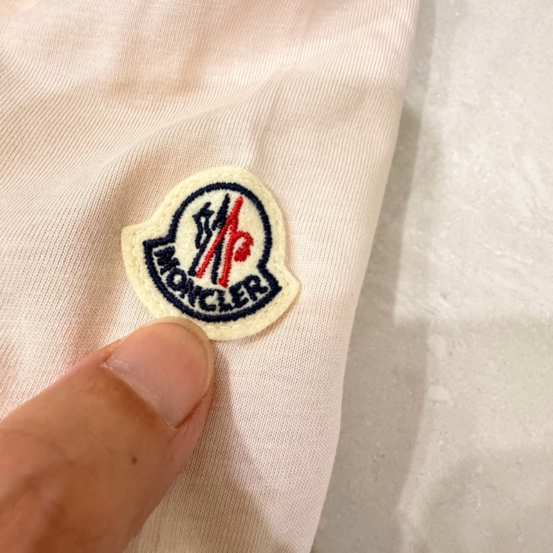 Moncler 英文字母刺繡T恤/淡粉-1