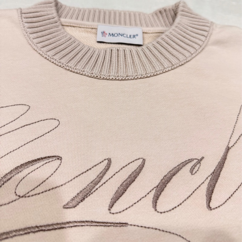 Moncler 圓領落肩英文字母刺繡衫/沙色-1