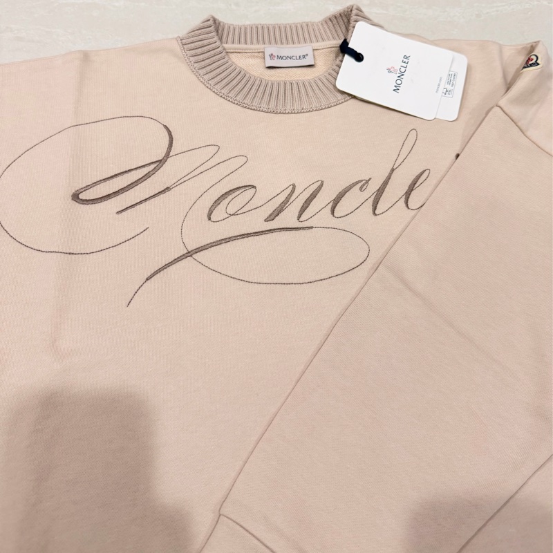 Moncler 圓領落肩英文字母刺繡衫/沙色-9