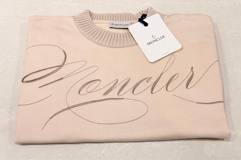 Moncler 圓領落肩英文字母刺繡衫/沙色-11