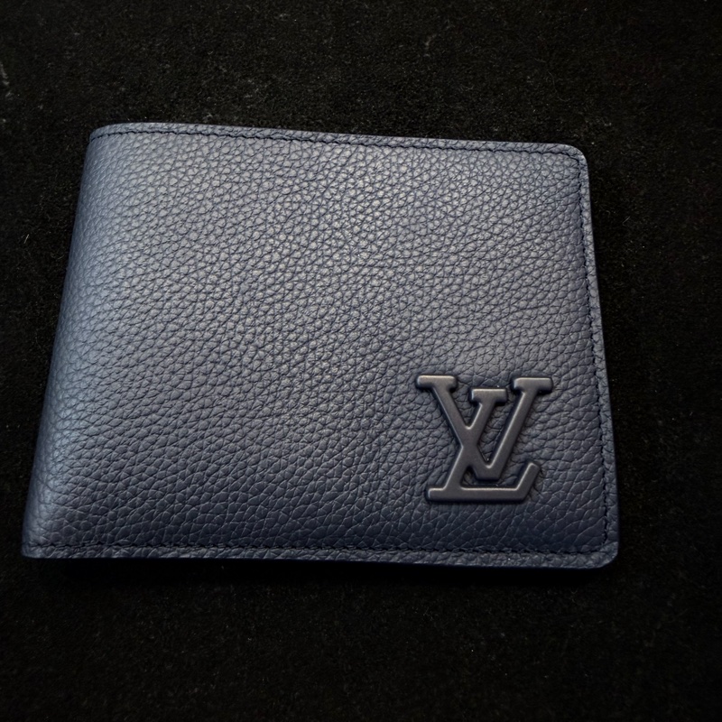 全新LV 深藍牛皮multiple 5卡對開短夾-1