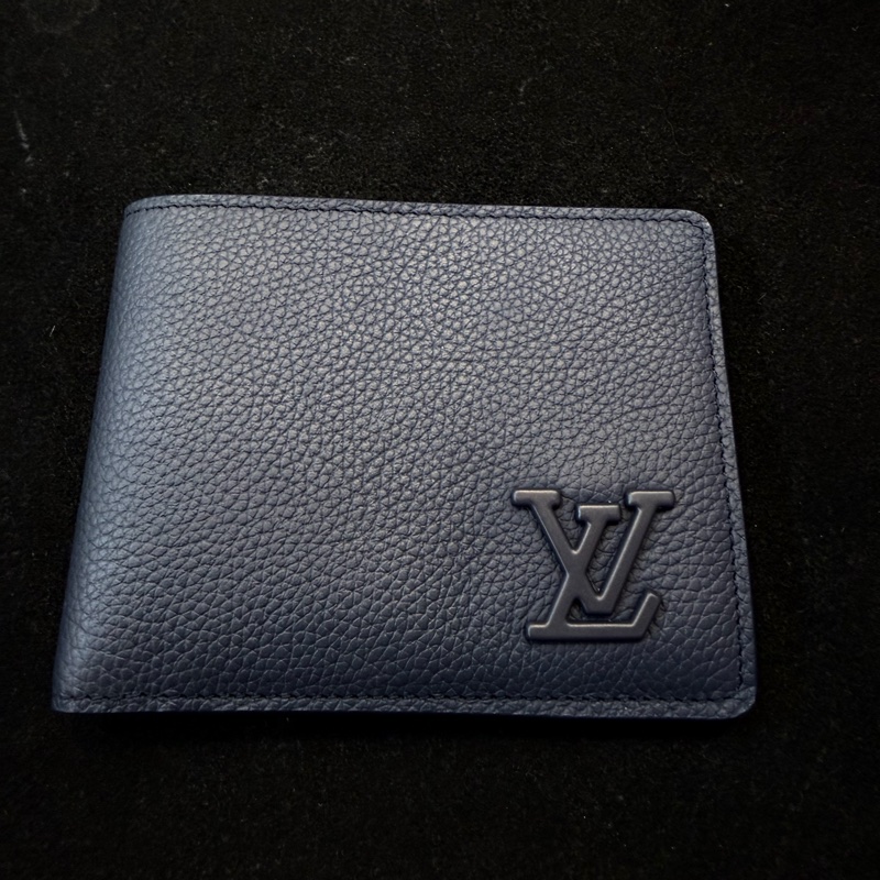 全新LV 深藍牛皮multiple 5卡對開短夾-9