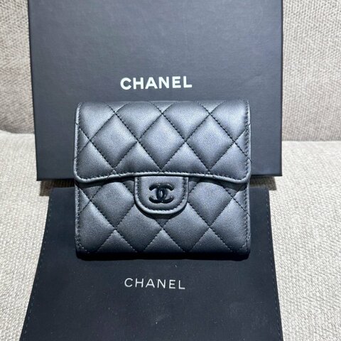 CHANEL So Black三折短夾