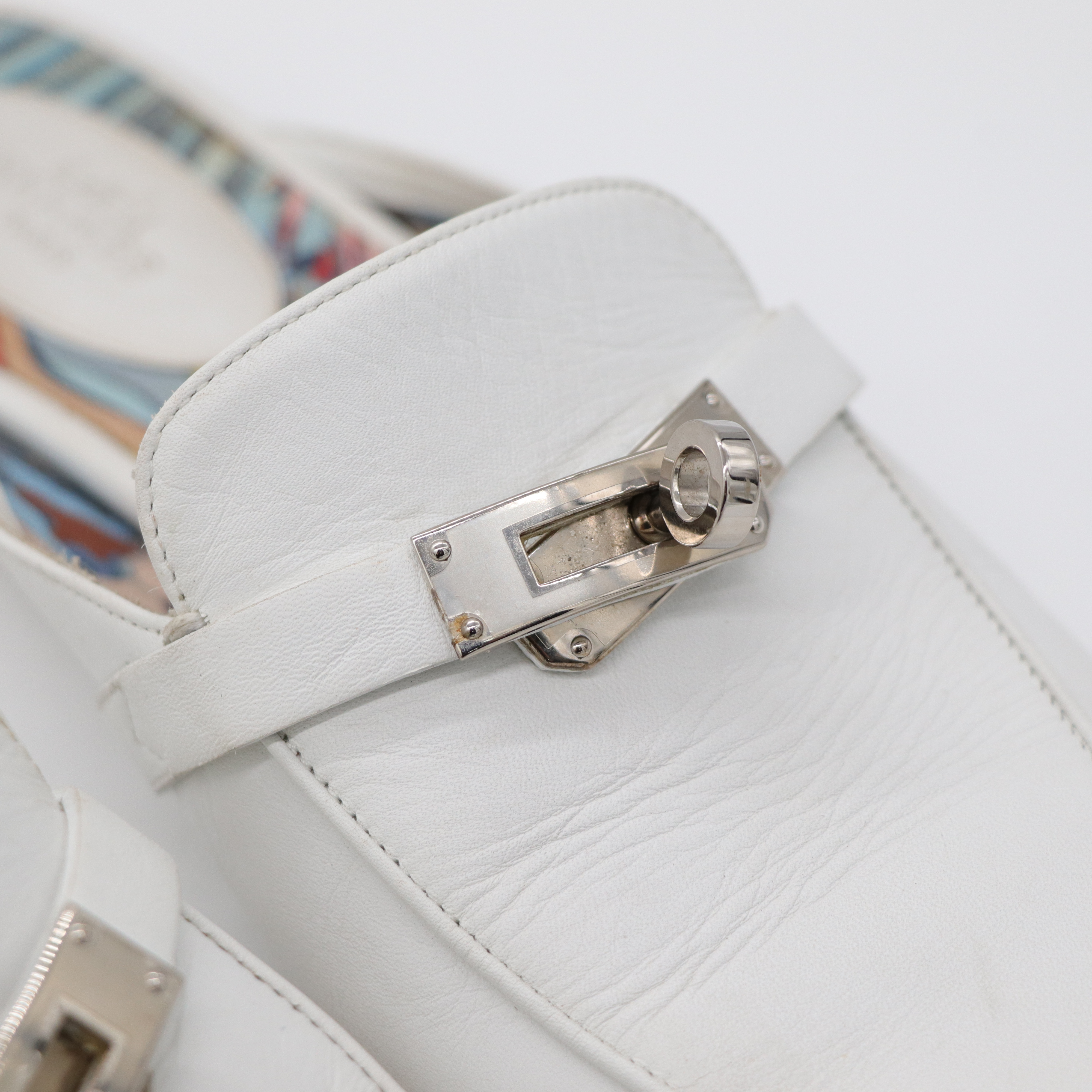Hermès 愛馬仕 白色牛皮 Kelly 銀扣 絲巾內裡 穆勒鞋-12