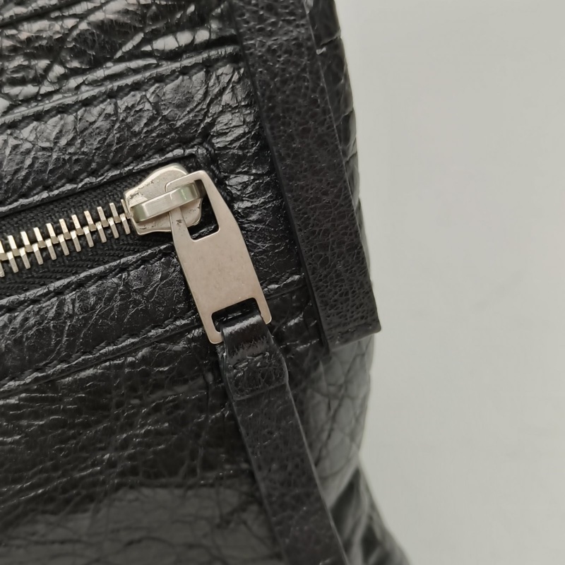 BALENCIAGA 黑色羊皮機車手拿包-3