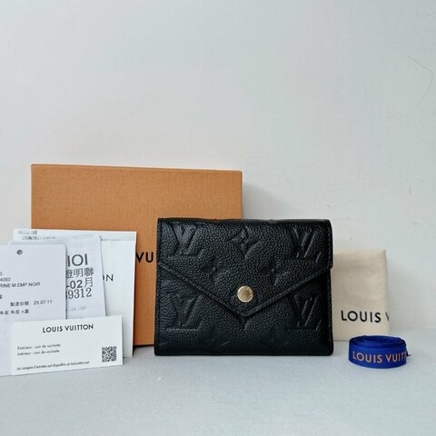 LV Victorine牛皮壓紋短夾
