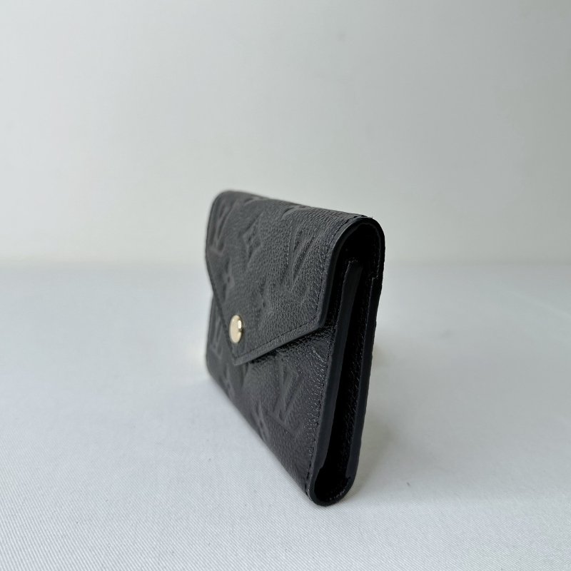 LV Victorine牛皮壓紋短夾-2
