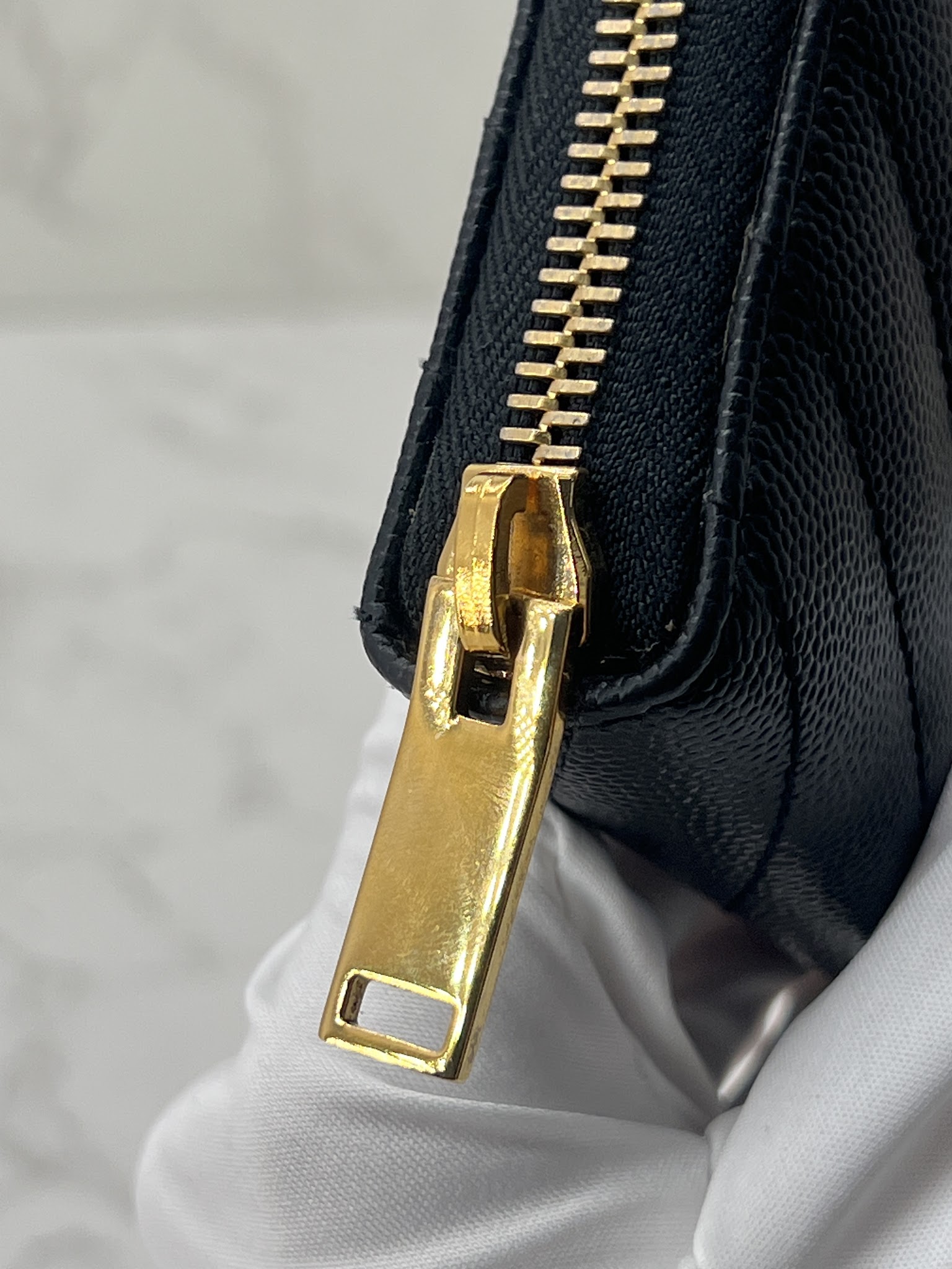 香緹國際精品 YSL 黑金 拉鍊長夾 858-1