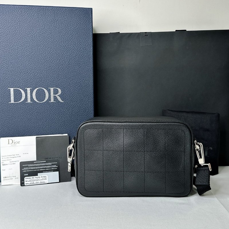 DIOR 全新Safari全皮革郵差包-1