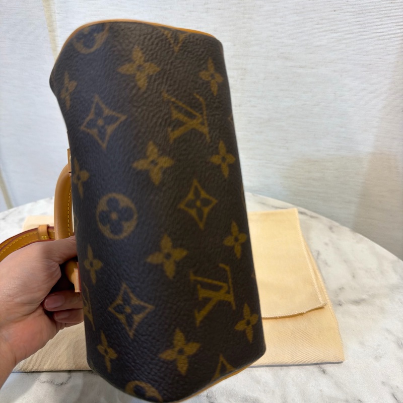 LV NANO SPEEDY 老花斜背包-8