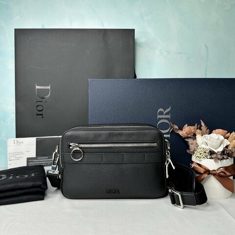 DIOR 全新Safari皮革郵差包