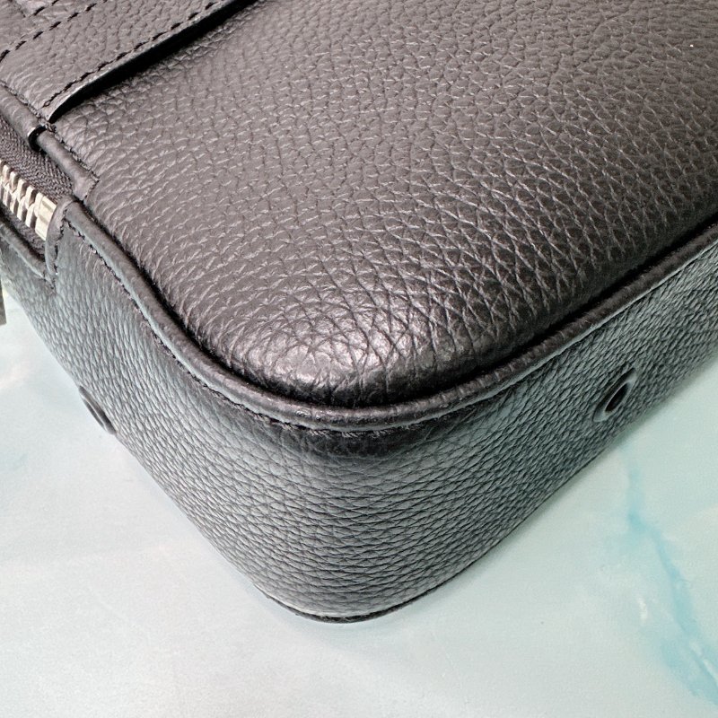 DIOR 全新Safari皮革郵差包-8