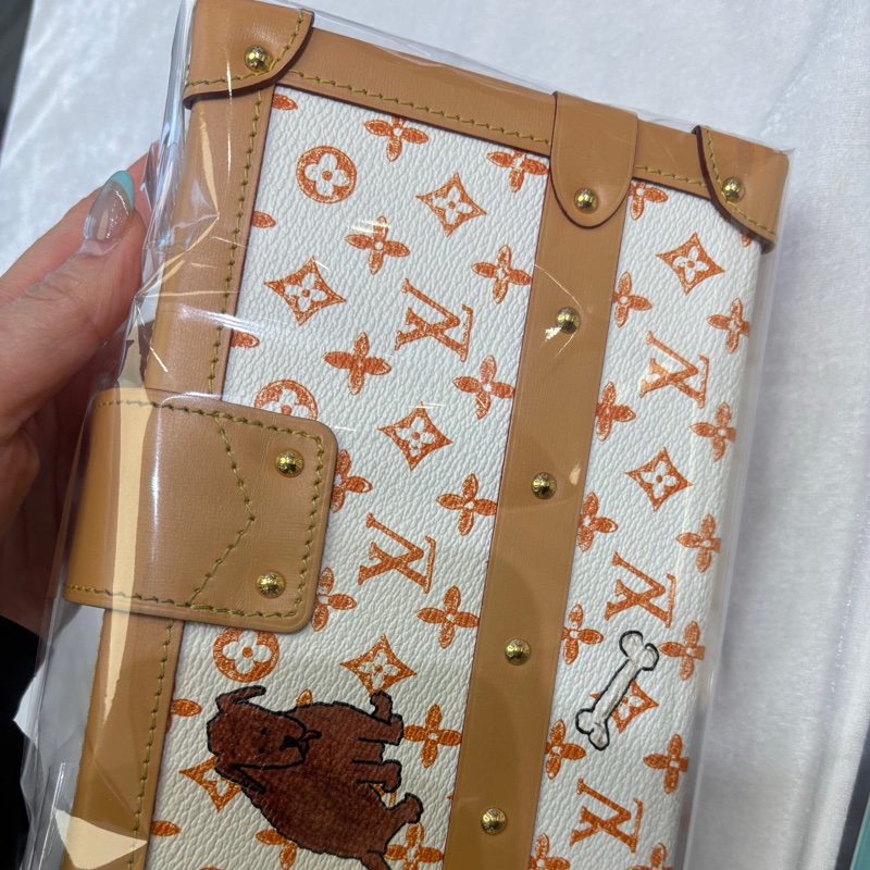 LV  LOUIS VUITTON貓狗限定白色硬盒子肩背包，晶片款-5