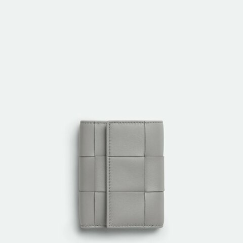 【BOTTEGA VENETA 寶緹嘉】專櫃經典款 大編織Nappa羊皮釦式三折短夾(750245-淺灰色)