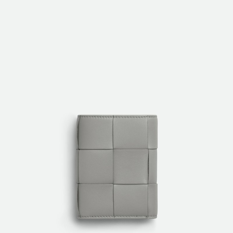 【BOTTEGA VENETA 寶緹嘉】專櫃經典款 大編織Nappa羊皮釦式三折短夾(750245-淺灰色)-3