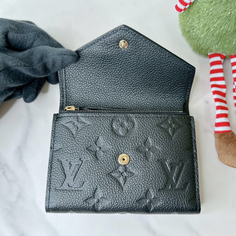 LV Victorine皮革信封短夾-4