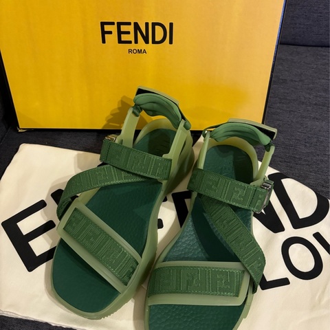 Fendi涼鞋 全新