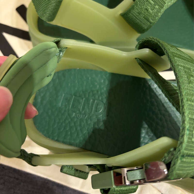 Fendi涼鞋 全新-4