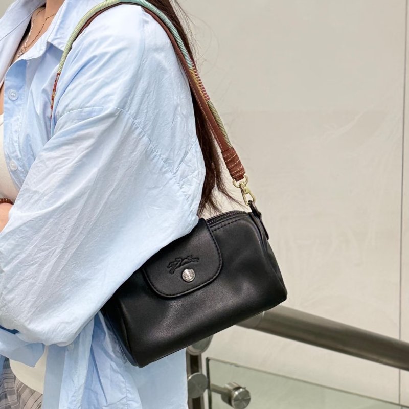 【現貨】 Longchamp 黑色圓筒包-5