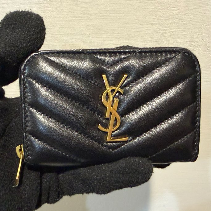 YSL CASSANDRE MATELASSÉ絎縫小羊皮零錢卡套錢包（黑金）-1