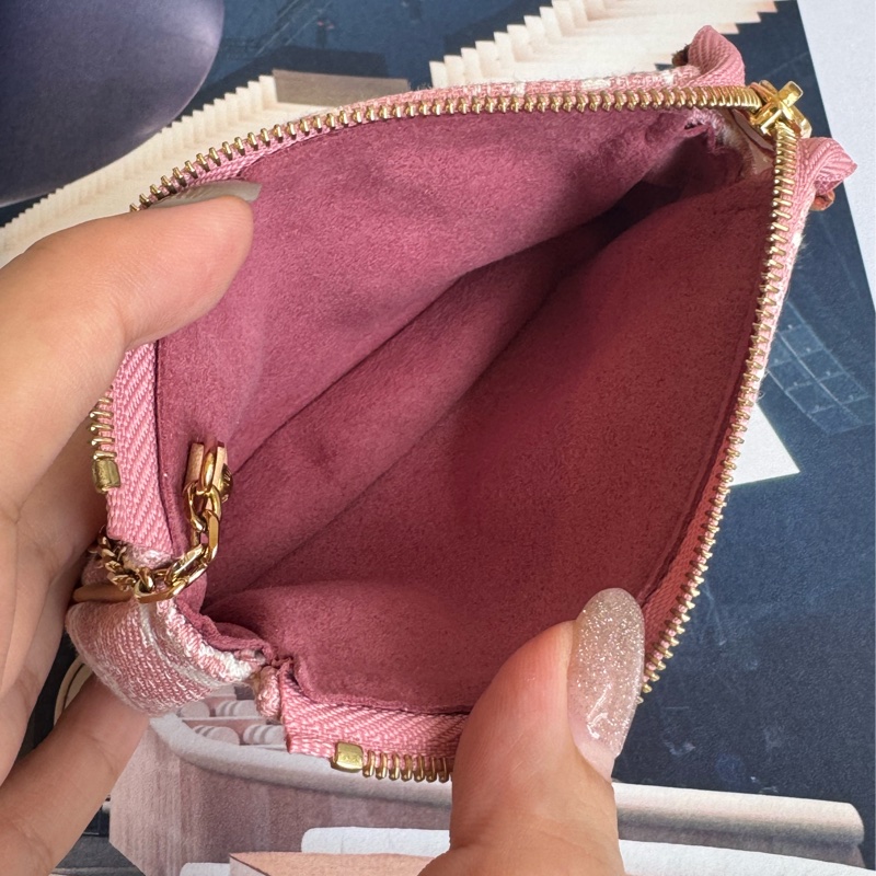 LV粉色丹寧白logo拉鏈零錢包👛-14