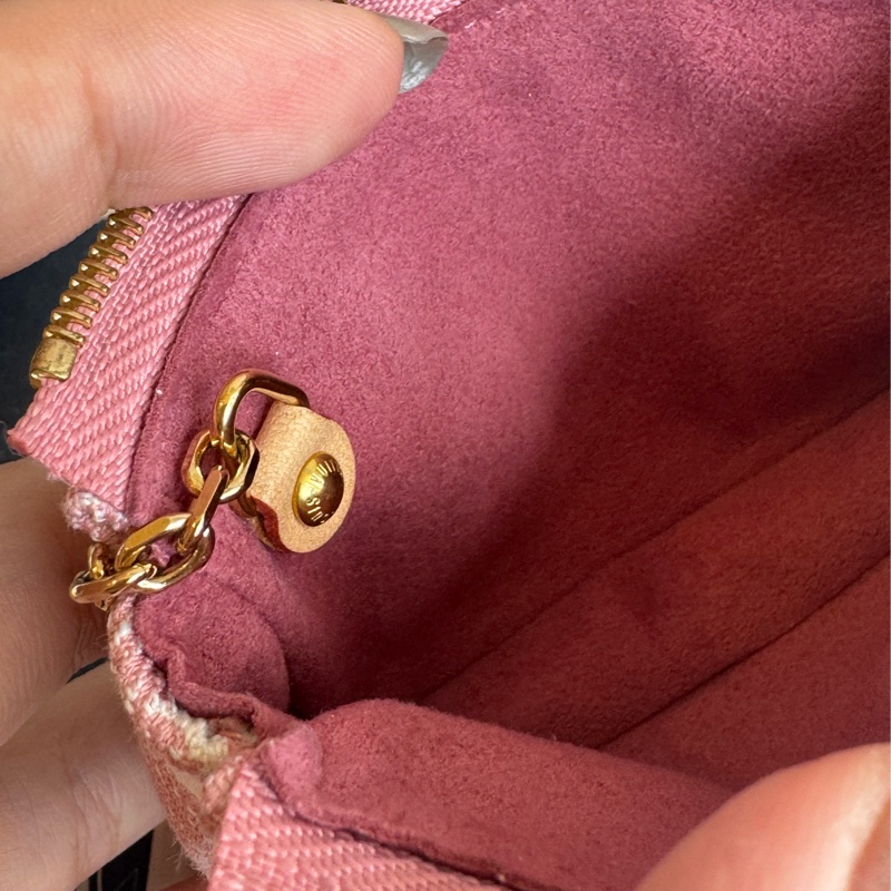 LV粉色丹寧白logo拉鏈零錢包👛-15