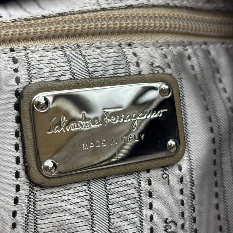 【美收精品】Ferragamo 灰色皮革款手提包 C-470【隔月月中將轉賣至日本 上架期限30天】-14