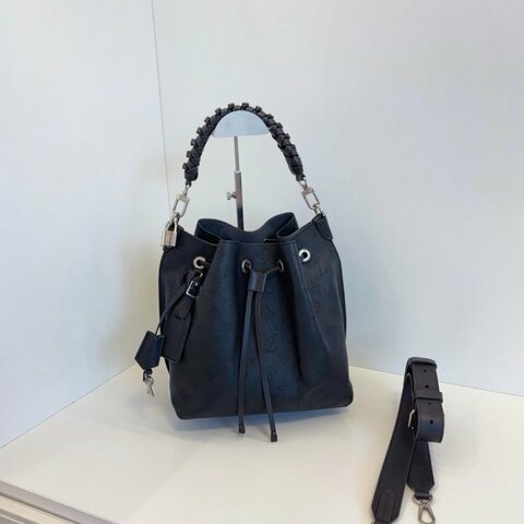芯片款 路易威登/Louis Vuitton 全黑全皮Muria月光女神水桶包 銀扣