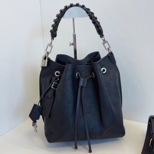 芯片款 路易威登/Louis Vuitton 全黑全皮Muria月光女神水桶包 銀扣-5