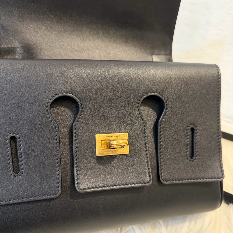 Balenciaga Bel air xs黑牛皮肩斜背包-27