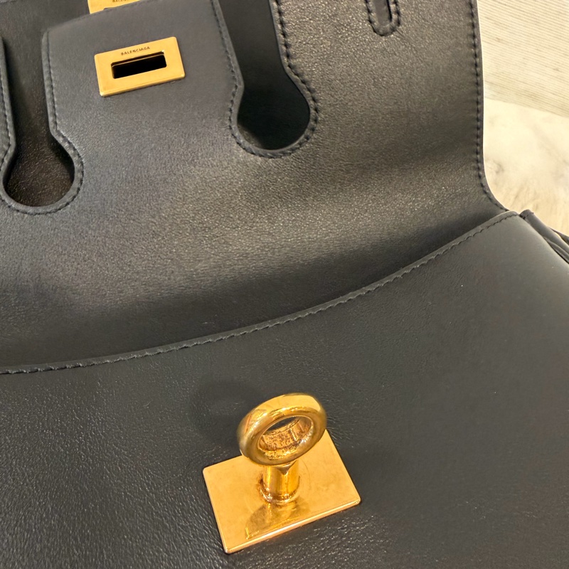 Balenciaga Bel air xs黑牛皮肩斜背包-42