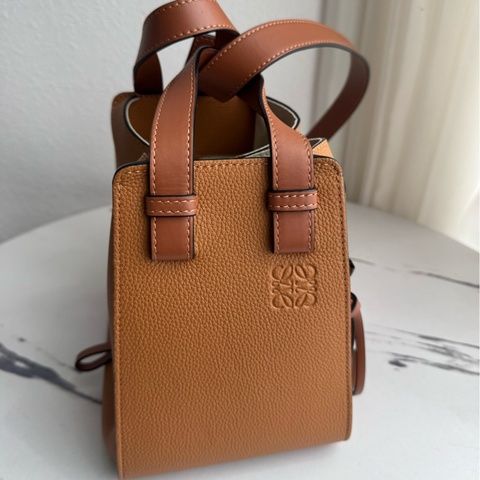 Loewe焦糖色吊床包mini