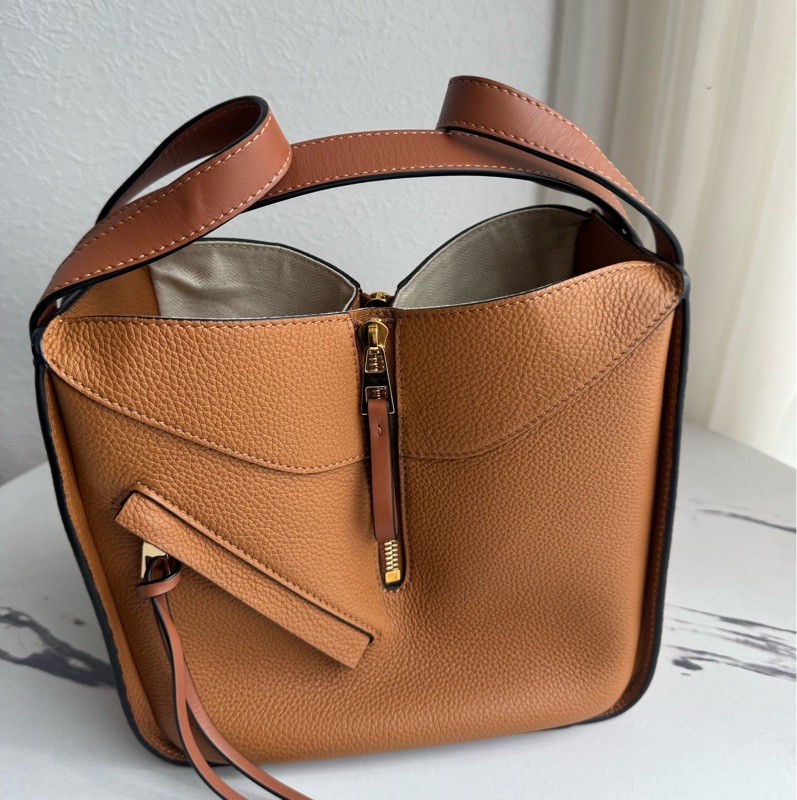 Loewe焦糖色吊床包mini-2