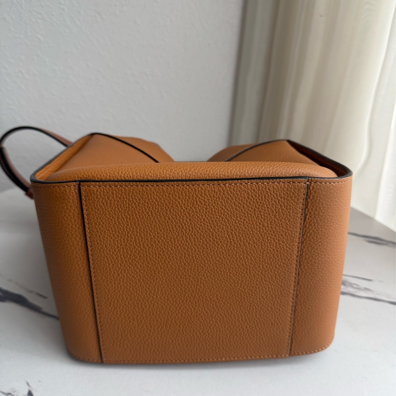 Loewe焦糖色吊床包mini-4