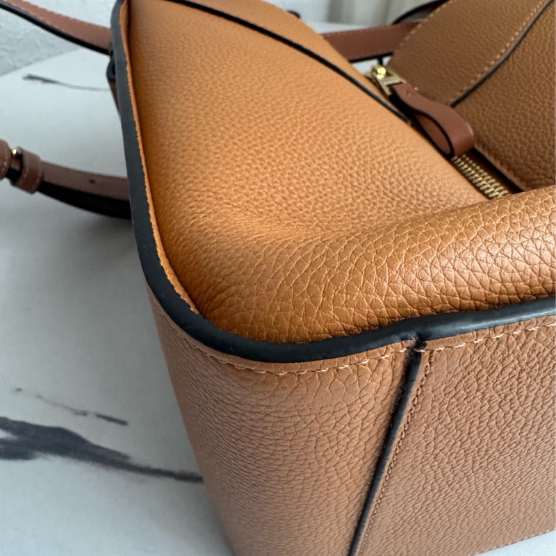 Loewe焦糖色吊床包mini-5
