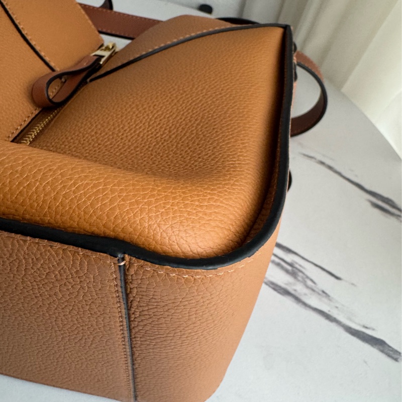 Loewe焦糖色吊床包mini-6