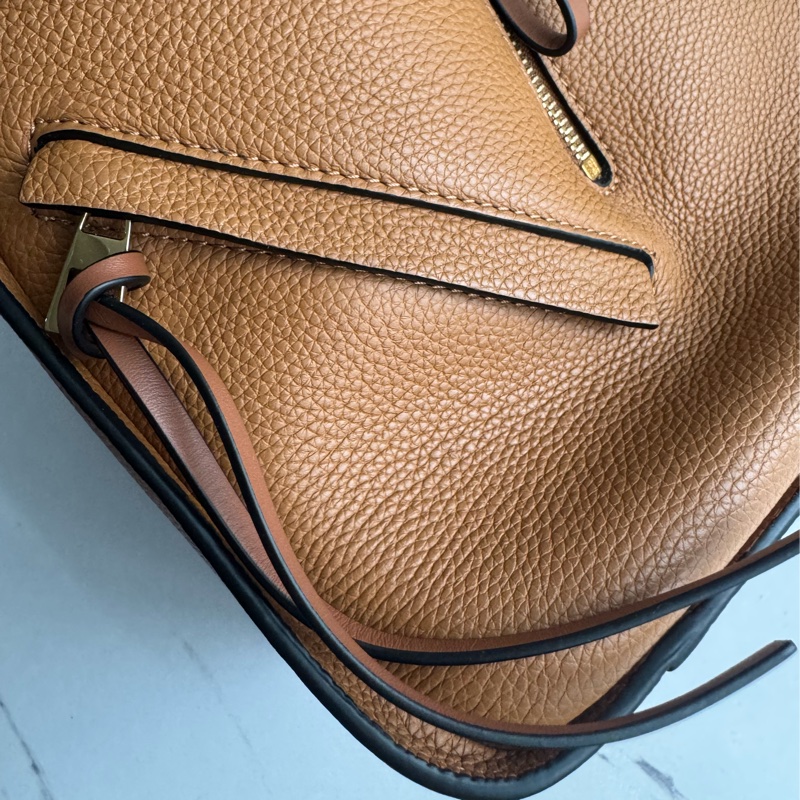 Loewe焦糖色吊床包mini-9