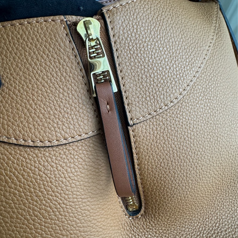 Loewe焦糖色吊床包mini-14
