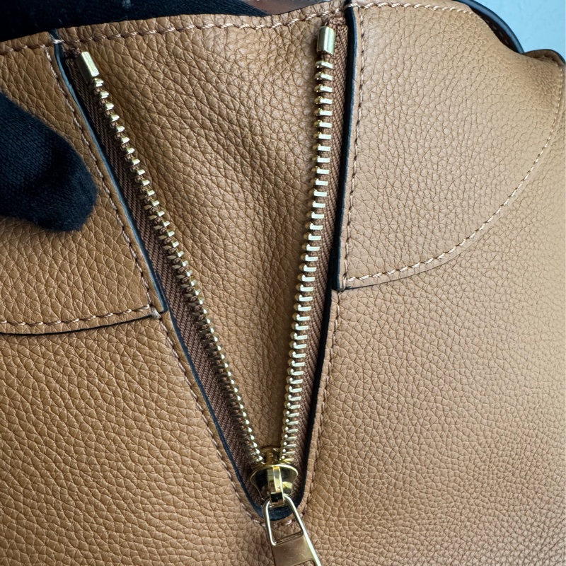 Loewe焦糖色吊床包mini-15